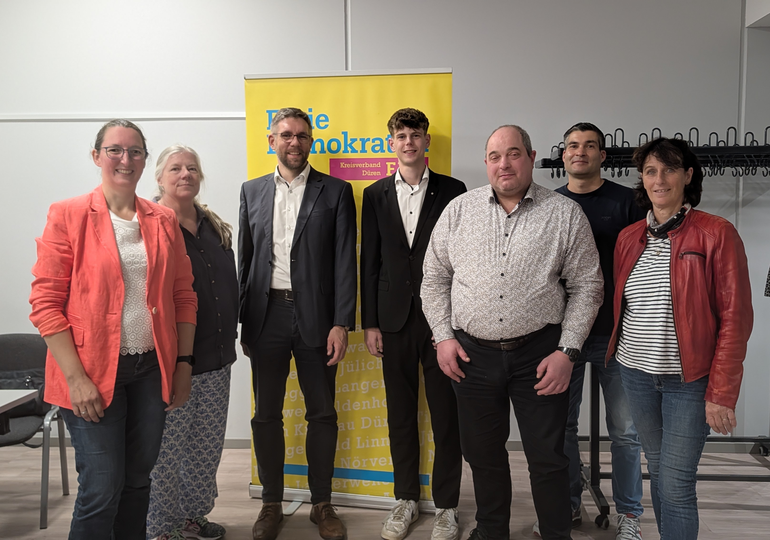 Gruppenfoto. 3 Frauen, 4 Männer.